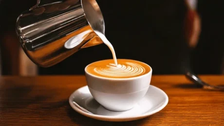 closeup-latte-art-creation-milk-600nw-2563103369 latte art